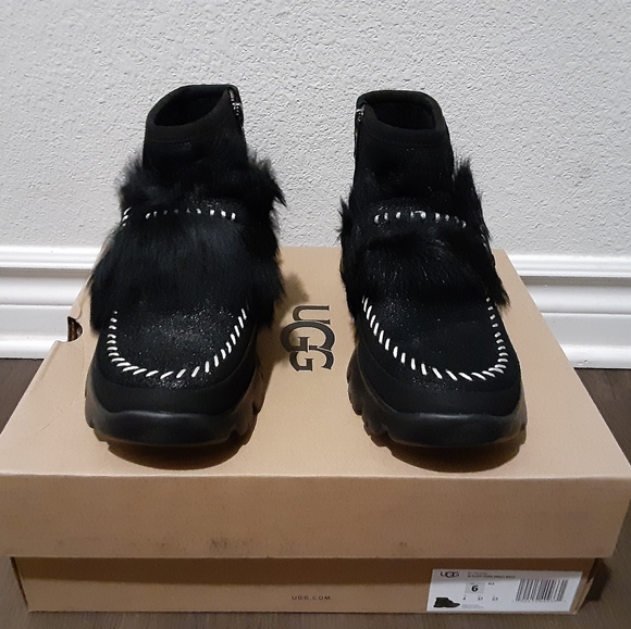 UGG - Picture 3 of 6